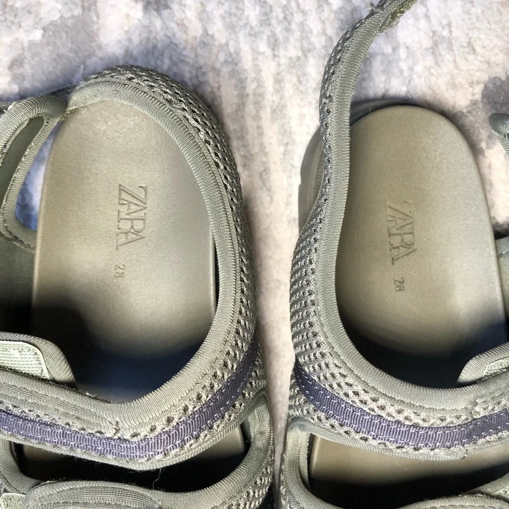 Zara Boy’s Olive Green Technical Mesh Strap Sandals with Dark Gray Accents Sz 11